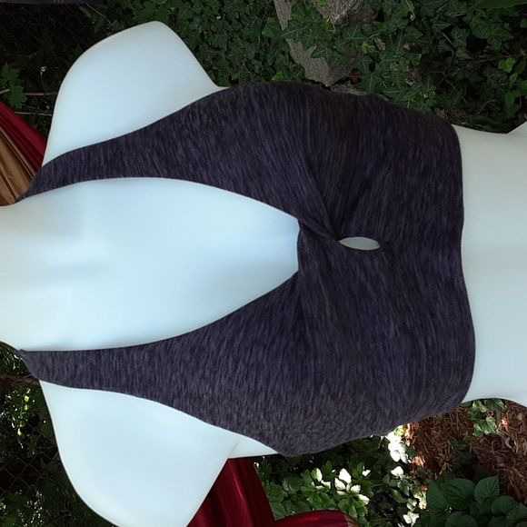 Size S Victoria's Secret gray an black workout sports bra - Picture 3 of 15